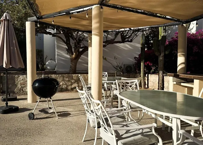 Modern 2br -3ba With Pool And Parking *