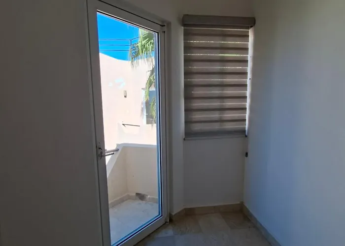 Modern 2br -3ba With Pool And Parking