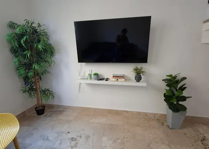 Modern 2br -3ba With Pool And Parking Villa