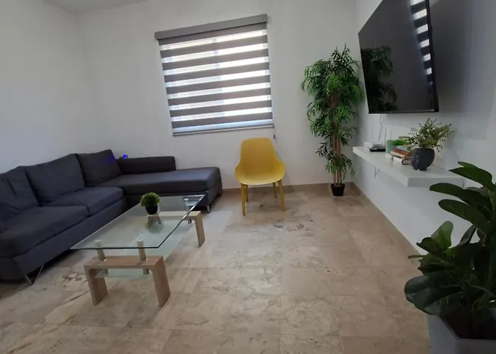 Modern 2br -3ba With Pool And Parking Villa